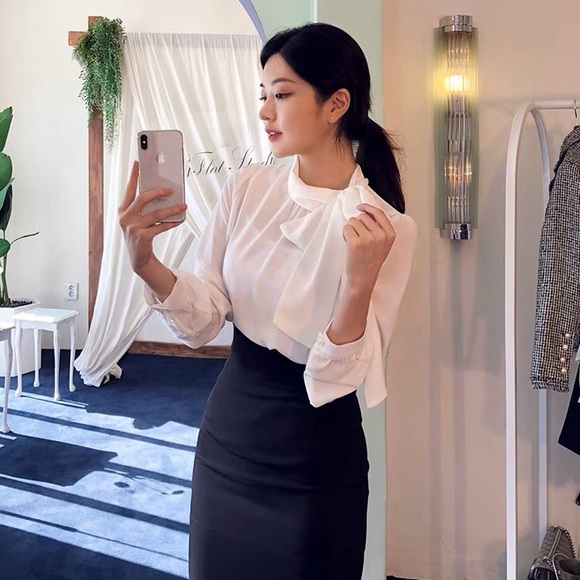 Korean white blouse with ties - Picture 2 of 8